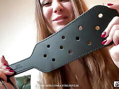 Large leather paddle with holes: seksi face Deluxe by Steeltoyz and Cruel Reell