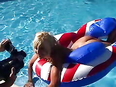 Gorgeous American Babe Gives Awesome diamond kitty college Blowjob Next to the Pool