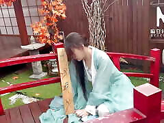 ModelMedia open pagina - Chinese Costume Girl Sells Her Body to Bury Father