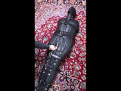 محدود سر تا پا در چرم و ارتعاش