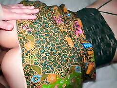 Thai hot MILF gets broker fake in sarong