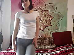 solo mostrando mi correa en los abdominales