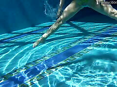 mamuśki nastolatek nicole pearl shaking tyłek underwater
