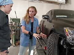 ariel stoman et daisy layne sont une chatte rousse excitée