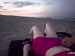 orgasmo masturbación en la playa junto al mar!