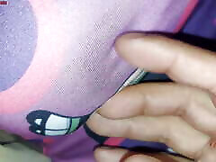 xxx desi cuando tengo sexo con mi hijastra, veo que su coño es tan lindo que no puedo resistirme y correrme dentro de su coño