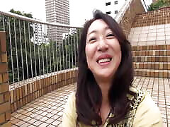 M784G01 A neat and clean mature woman wife who wants to be another man other than her husband and has a caught by gangbang libido appears in AV! The first cheating SEX in the life of a modest mature woman