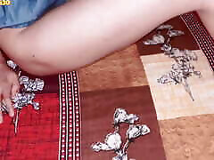 Desi Indian Girl showing her ass & sharing her pussy to boyfriend