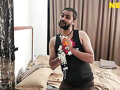desi tadka hindi village milf bhabhi pour la première fois avec son petit ami dans un lodge !