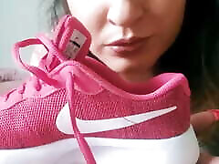 mis zapatillas sudorosas después de hacer deporte: ruina del orgasmo. i & 039;m de regreso del gimnasio, mi buen adolescente secuaz