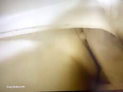 petite figa strofina contro il prossimo & 039;s cazzo. vicino di casa mi permetta di scopare la sua piccola figa in mutandine. segreto nella stanza