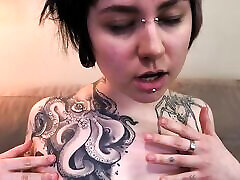 Chubby Tattooed Girl Masturbating