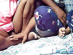 बड़े स्तन नेपाली माँ और पिताजी कमरे में सेक्स