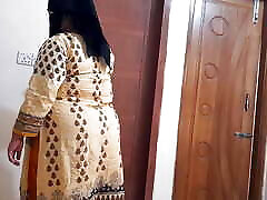 Moti Gand Fad dea Indian Desi Maid ko Thapa Tap Choda House Owner!