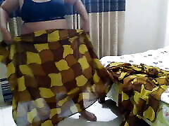 Moti Gand Wali Tamil Hot Aunty Gets Anal Fuck From Stranger When she was Saree Wearing
