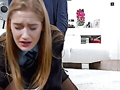 la chaude écolière tiffany tatum domine la bite du plombier!
