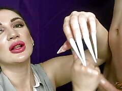 super cummer se fait branler les ongles longs méchants