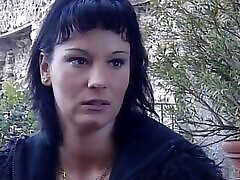 la charmante blonde nikki anderson est devenue une vraie star lorsquelle a raconté à ses amis les détails de sa vie dans cult