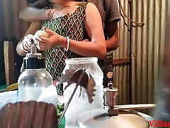 Kitchen room pe le jake bhabhi ki chudai kiya hard chudai