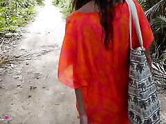 性感女孩走在热带岛屿的天堂海滩结束了与公鸡吸吮和他妈的在酒店房间-真正的性别业余夫妇