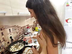 Fucked a Neighbor Girl in the saian moms While She Cooking Dinner