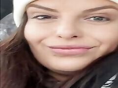 how many fingers do you use to masturbate? or you just rub it like a clit