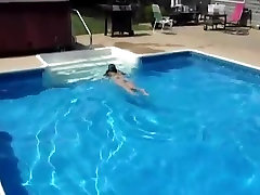 Curvy taiwan handjob strips and shakes her big booty underwater