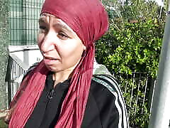 Cuckold woman from Marseille lets African immigrant in her mouth