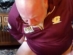 Coach shows player how he likes to be fucked! Coach shows player how he likes to be fucked!