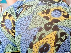 Sexy big ass blonde latina twerking in ripped yoga pants and performing a PERFECT BLOWJOB