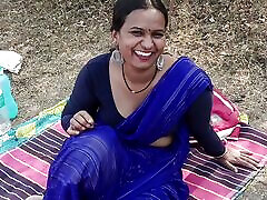 une kavita bhabhi mariée baise avec son amant dans la jungle