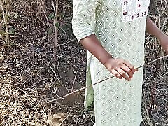 Desi Hot Village Girl Jungle me lakdi lene gai and then Fucked her tight pussy Hindi Audio outdoor jungle sex