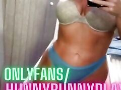 Curvy ass bunny