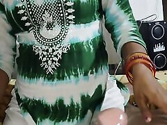 热印度家庭主妇给一个邋遢的口交吸吮和暨在嘴里