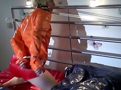 obtén 2 videos de archivo con sonja atada y amordazada en sus brillantes pantalones cortos de nailon