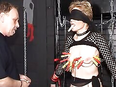 maturo tedesco bionda dominato in bdsm scena