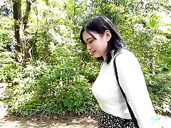 大学贝贝与华丽的乳头小泉美子在她的第一个色情场景