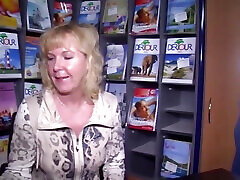 Mature couple pussy fucking fingering on the table
