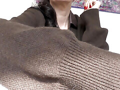 matrigna in un maglione di cachemire, maglione amore, sperma sul maglione pov, signora victoria valente