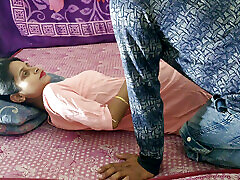 NEW DESHI HOT BHABHI PARNITA SEX IN ROOM