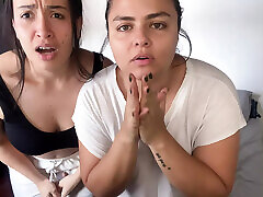 tus niñeras te encuentran masturbándote y suplicando por tu semen