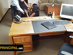 pervertido principal - madrastra negra naomi foxxx chorreando sobre una polla blanca