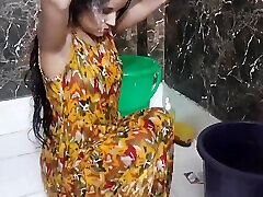 suegra ko nahate hue dekh liya mari chut