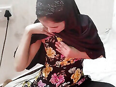 ragazza musulmana ko paise dekar jabar dasti pela