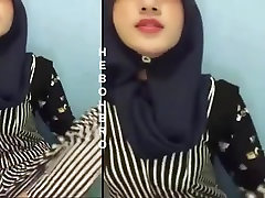hijab likes to she likes looking cum
