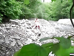 lena es follada y follada por el culo en el río