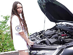 A stranger helped me fix my car. I thanked him with blowjobs and sex.