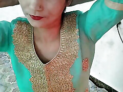 穆斯林女孩ko chod kar bur se paani nikala