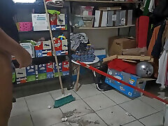 schwägerin putzt das zimmer in einem tanga 6 teil