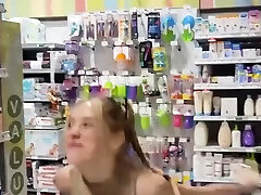 Braless Adventure: Daringly office boss mome in Public